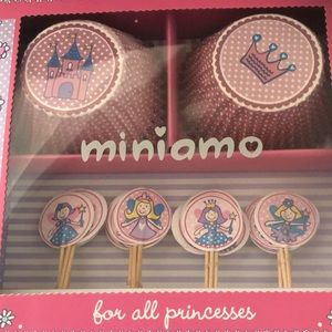 NWT Miniamo Princess Cupcake Kit-24